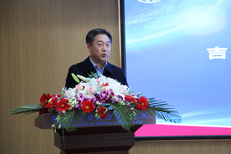 聯(lián)橋集團黨委書記、董事長慕镕鍵當(dāng)選為吉林大學(xué)威海校友會首任會長(圖5)