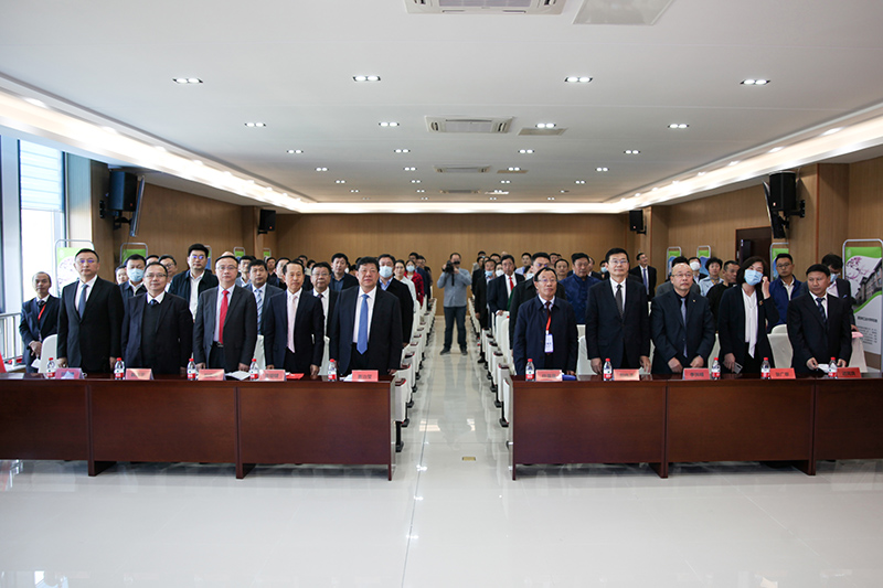 聯(lián)橋集團黨委書記、董事長慕镕鍵當(dāng)選為吉林大學(xué)威海校友會首任會長(圖1)